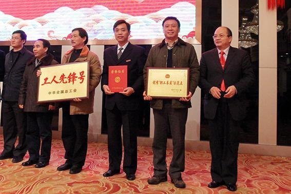 高朋满座辞旧岁 继往开来贺新春——重庆市2012年高校党政工联席会隆重举行