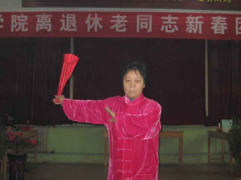 许昌学院举行离退休教职工2012新春团拜会
