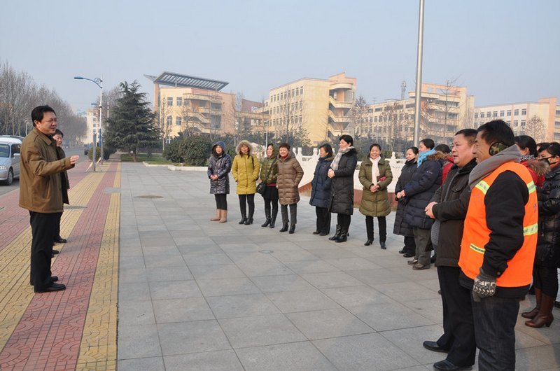 赵正风副院长看望慰问春节期间值班人员