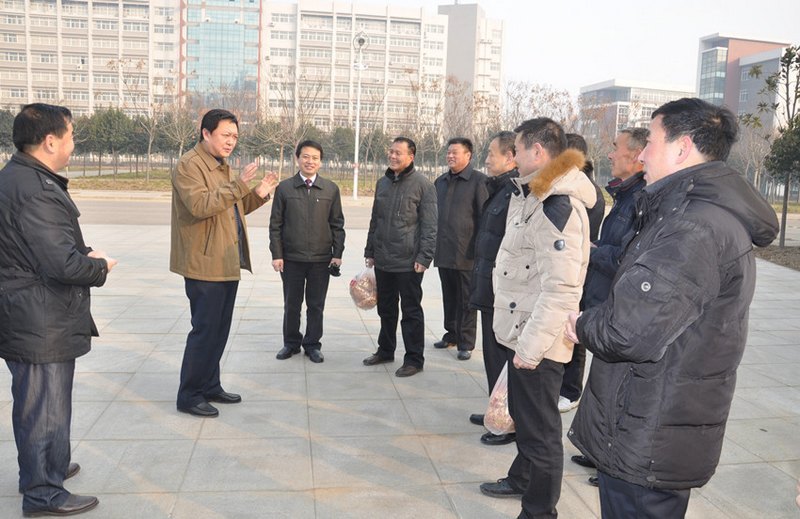 赵正风副院长看望慰问春节期间值班人员