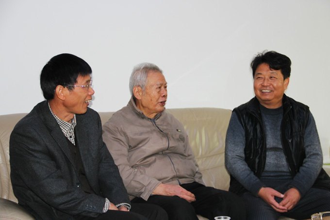 ��Դְҵ����ѧԺ�쵼�ڴ���ǰ�߷�ο�ʽ�ְ��