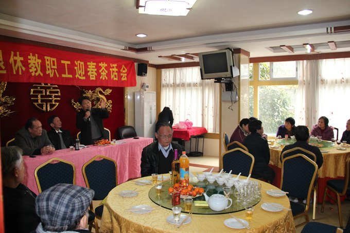 ��Դְҵ����ѧԺ�쵼�ڴ���ǰ�߷�ο�ʽ�ְ��