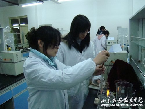 食品系举办“瑞华杯”食品生物检测技能大赛