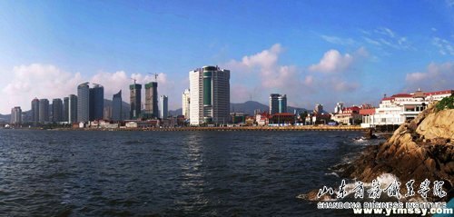 山东商务职业学院发展有了“金名片”:烟台三获文明城市殊荣!
