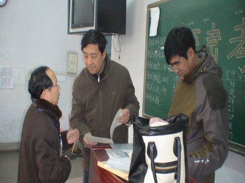 院领导视察期末考试考场