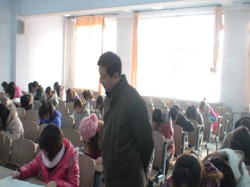 院领导视察期末考试考场