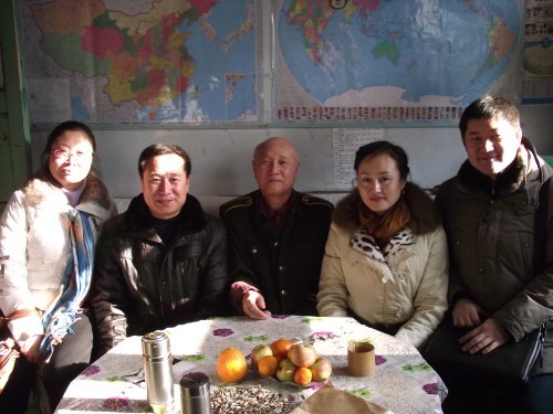 数学系走访慰问退休教师