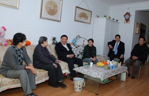 潍坊学院领导进行春节走访慰问