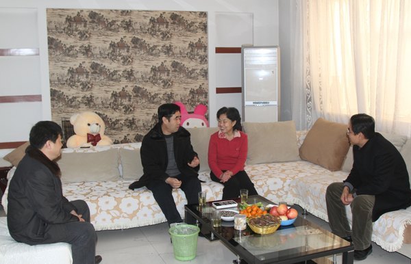 潍坊学院领导进行春节走访慰问