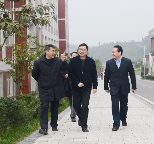 罗江县委书记罗宗志来四川警安职业学院视查指导工作