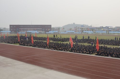 学院2011级新生军训开训典礼隆重举行