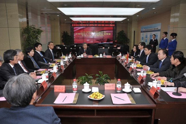 韩国水原大学李仁洙校长一行访问山东商业职业技术学院并签订友好交流协议