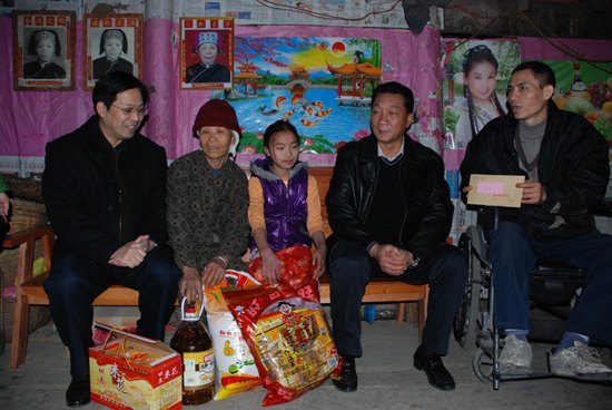 刘力书记、刘慕仁院长率队赴广西师范学院扶贫联系点举行扶贫启动仪式暨春节慰问活动