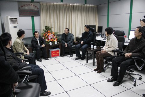 自治区政协李达球副主席到广西师范学院慰问元昌安教授