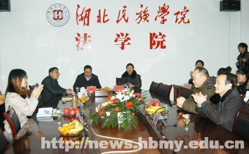 法学院召开2011年班级管理经验交流会
