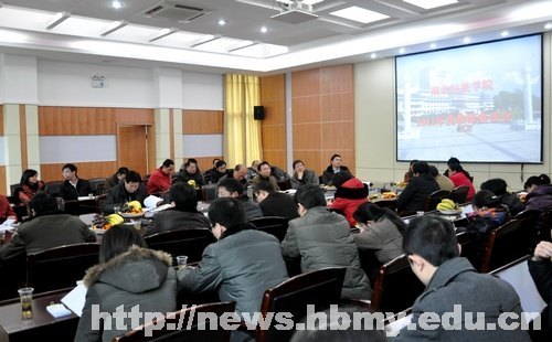 �����ľ�������չ��ѧУ�ٿ�2011��Ƚ�ʦ������̸��