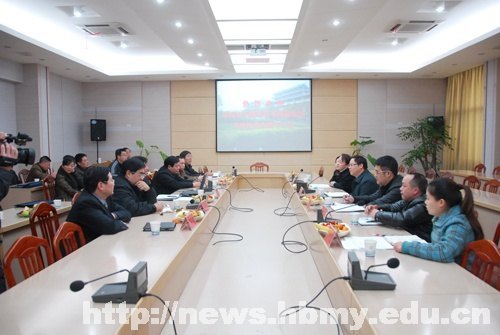 恩施市文明单位考核组来湖北民族学院考核文明单位创建工作