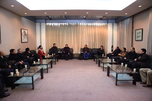 景德镇陶瓷学院召开2012年春节慰问专家座谈会