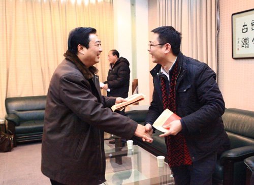 景德镇陶瓷学院召开2012年春节慰问专家座谈会