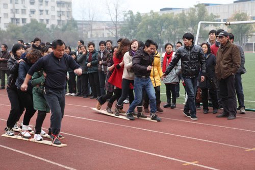 校工会举行2012迎新年游艺活动