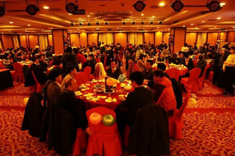 烟台大学文经学院全体教职工新年联欢晚会拉开帷幕