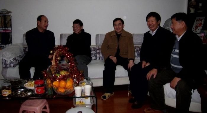 校领导走访慰问离退休老同志