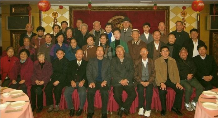 校领导走访慰问离退休老同志