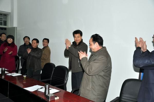 马国防等校领导走访慰问教职工