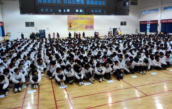 全国道德模范曹阳飞宇事迹报告感动三明九中师生