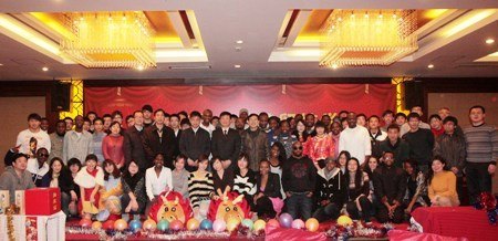 喜迎龙年  共贺新春——校领导与留校学生同享温情年夜饭