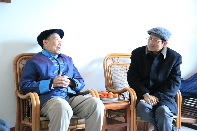 学校领导分别慰问离退休老同志,送上新春祝福