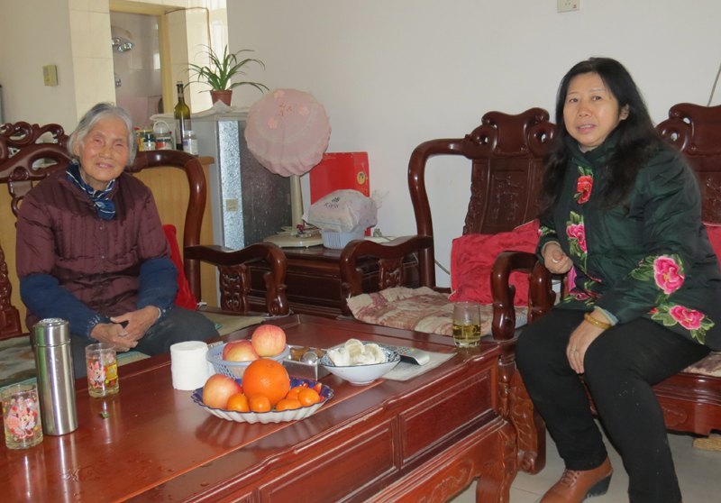 学校领导分别慰问离退休老同志,送上新春祝福