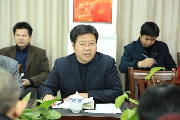 夏飞副校长主持召开教师座谈会