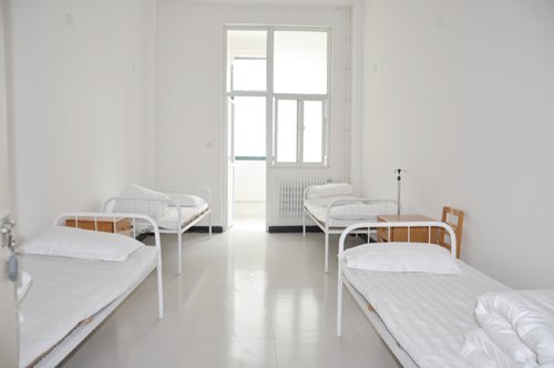 许昌学院医疗保健服务中心挂牌成立