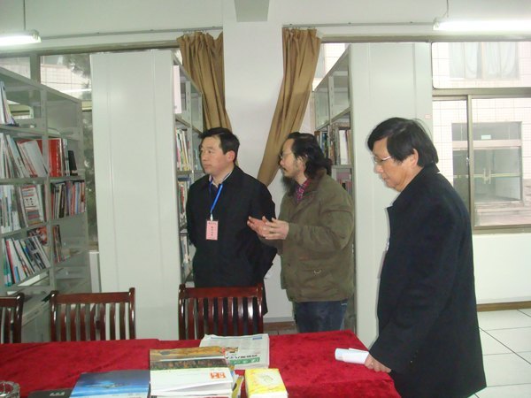 院长张文兵教授到艺术学院检查新学期开学工作