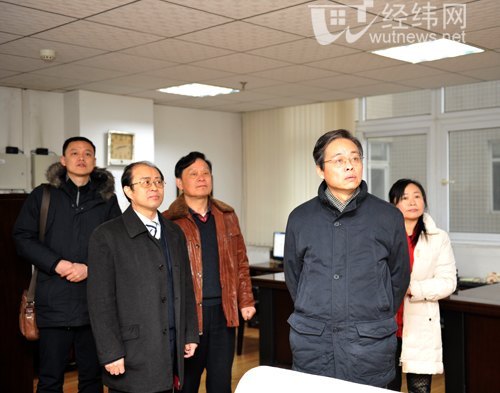 开学第一天:校领导实地检查教学工作