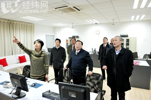 开学第一天:校领导实地检查教学工作