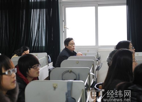 开学第一天:校领导实地检查教学工作