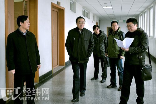 开学第一天:校领导实地检查教学工作