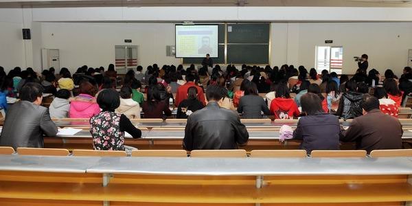 马国防书记深入教学一线听课