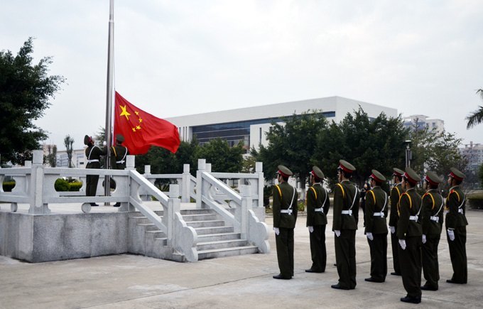 金龙腾飞迎盛世 师生同心谱新章——河源职业技术学院举行新学期首次升旗仪式