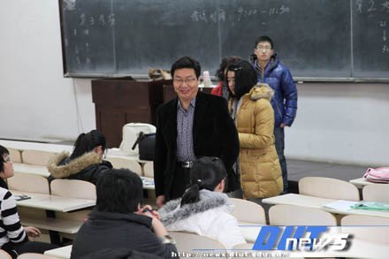 2012年自主选拔录取9校联考大连考点学业能力测试在大连理工大学举行