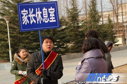 2012年自主选拔录取9校联考大连考点学业能力测试在大连理工大学举行