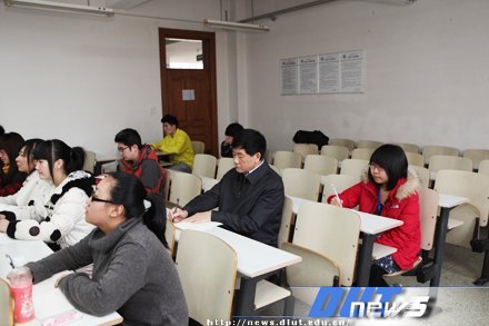 开学第一天 校领导走进课堂