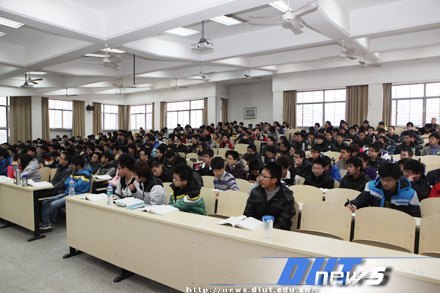 开学第一天 校领导走进课堂