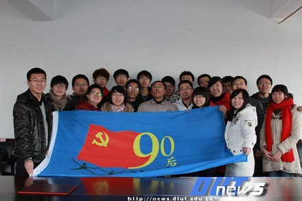 化环生“‘90后’先锋连”赴鞍山寻访郭明义