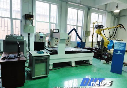 校党委书记张德祥视察船舶制造国家工程研究中心