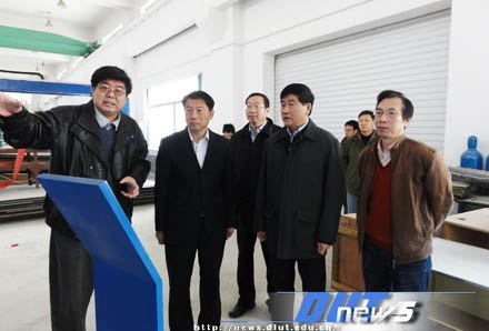 校党委书记张德祥视察船舶制造国家工程研究中心