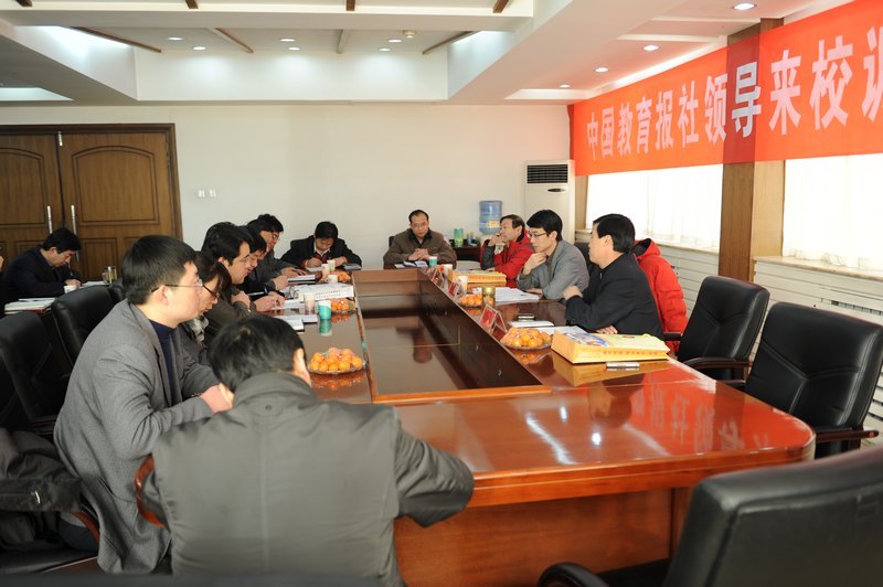 《中国教育报》总编室副主任黄蔚来校调研指导