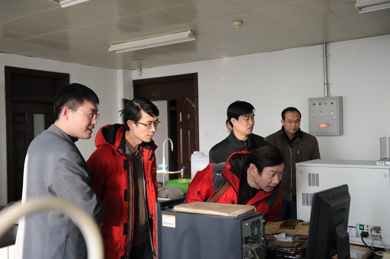 《中国教育报》总编室副主任黄蔚来校调研指导